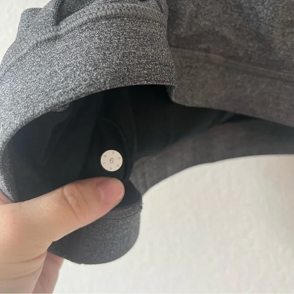 Lululemon NWOT Heather Grey Energy Sports Bra Size 6 - Picture 7 of 7